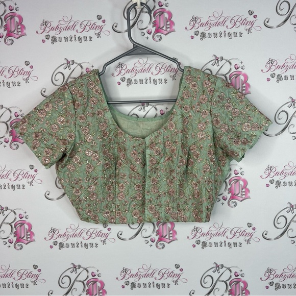 Top embroidered sequins floral flowers cropped Green Floral Women's Top - Picture 3 of 7